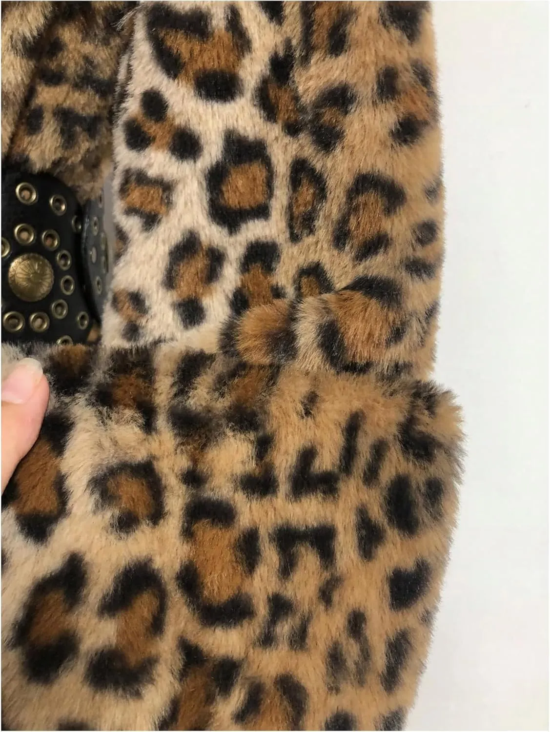 WDIRARA Women's Leopard Faux Fur Coat Long Sleeve Fuzzy Outerwear Warm Jacket