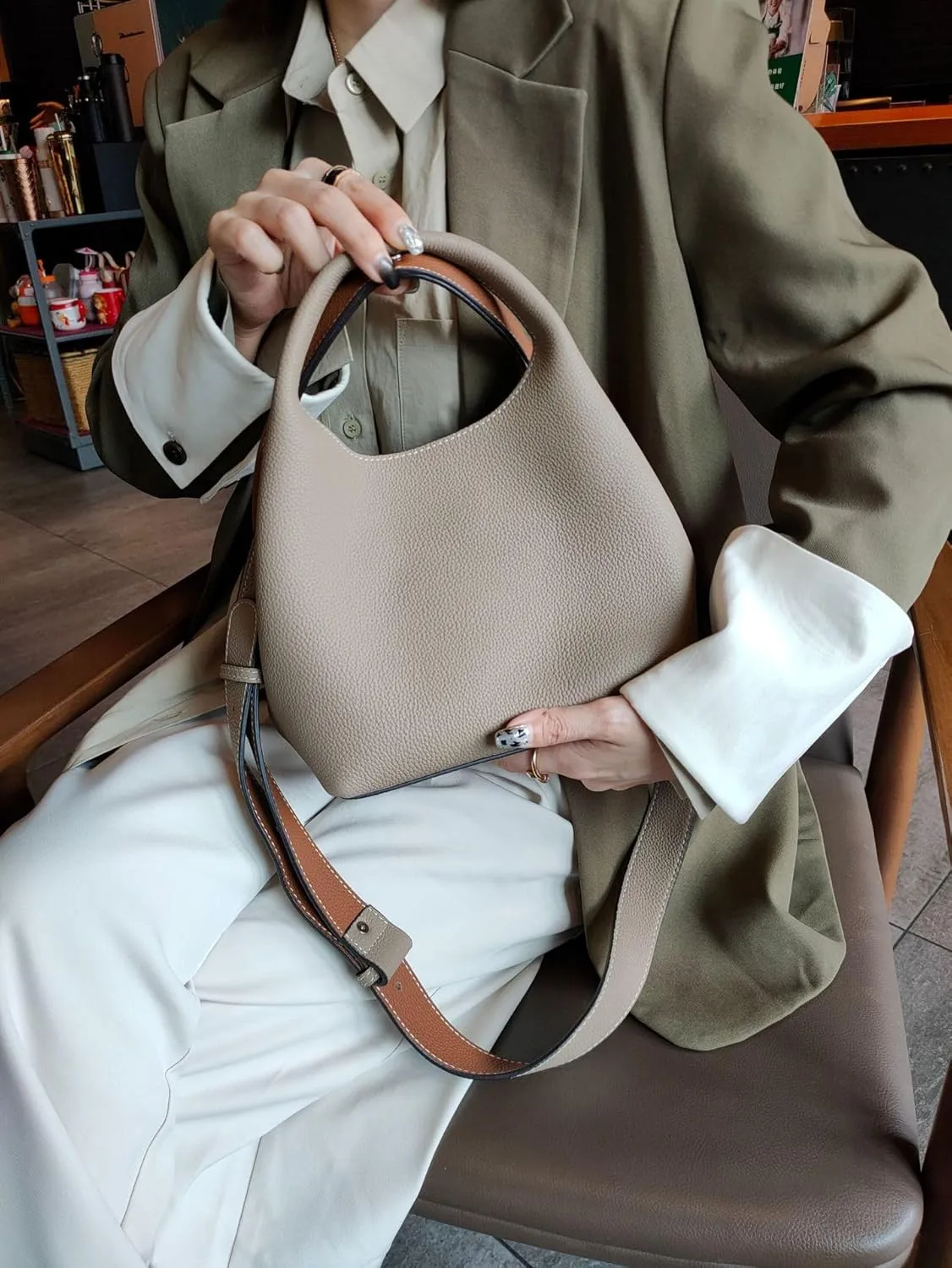 Women's Leather Commuting Bucket Bag Color-blocking Handbag Cowhide Basket Shoulder Crossbody Bag Top Handle Versatile